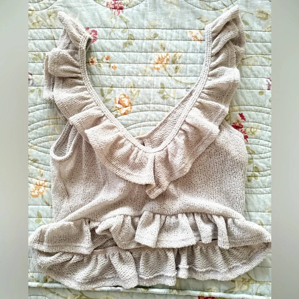 UO Tie-Front Ruffle Knit Grey Tank Top Women’s Size Small - Picture 4 of 5